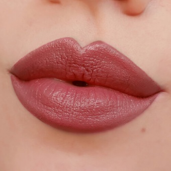 Astra Błyszcząca szminka do ust Velvet Lips 06 Lovely Nude 2g