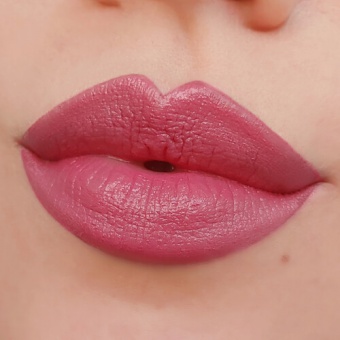 Astra Błyszcząca szminka do ust Velvet Lips 07 Calypso Rose 2g